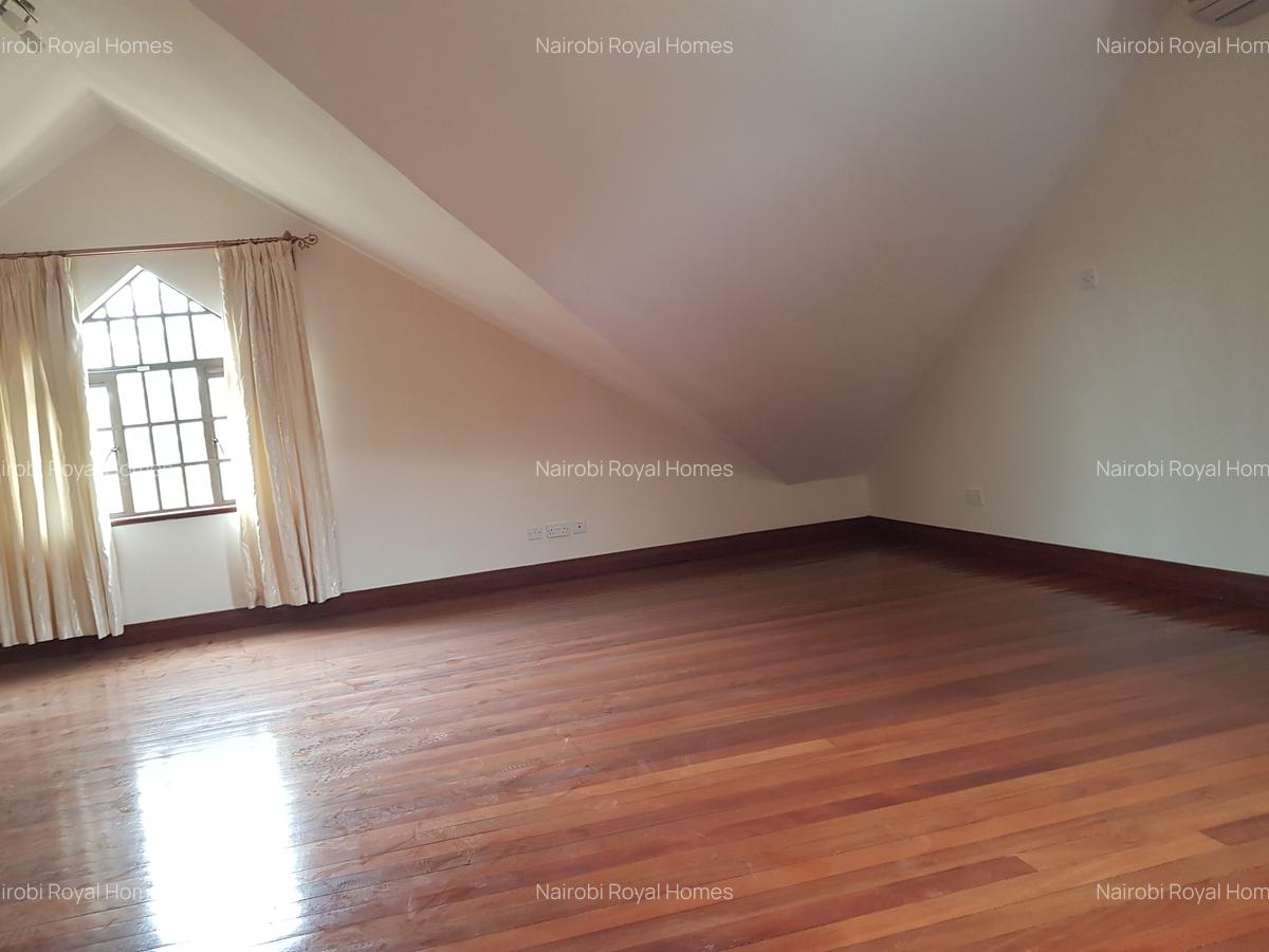 5 Bed Townhouse with En Suite at Lavington Road - 10