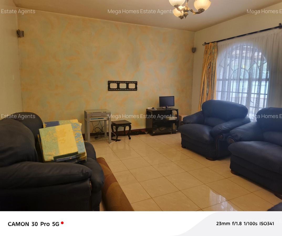 5 Bed House with En Suite in Runda - 12
