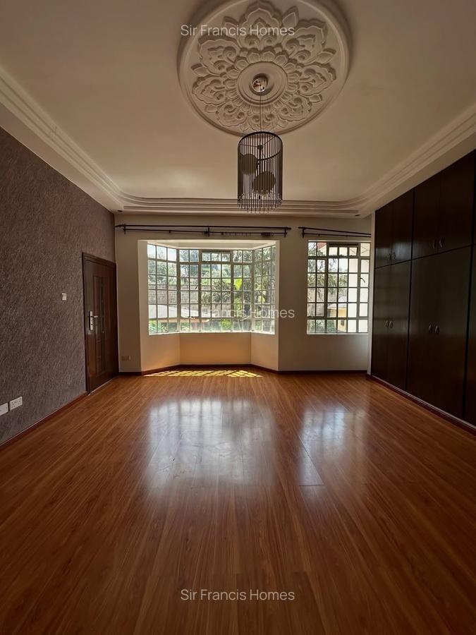 6 Bed House with En Suite at Nyari - 6