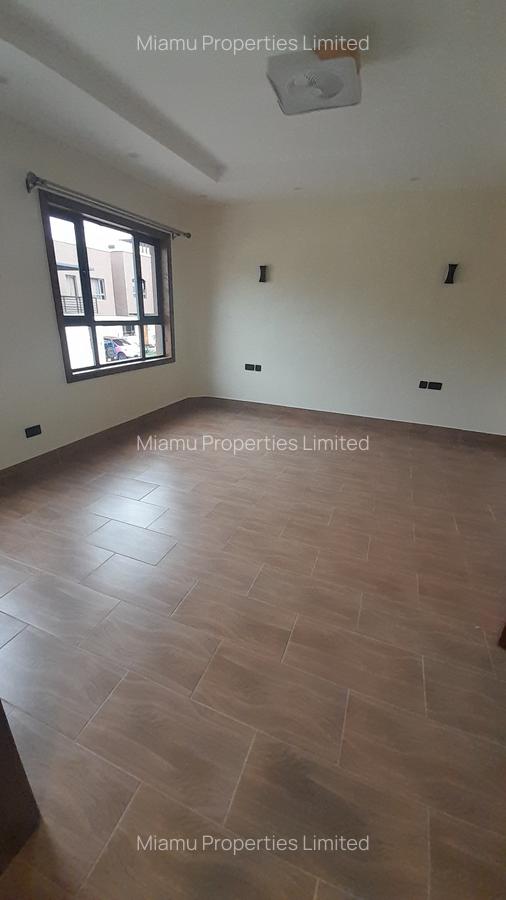 4 Bed Townhouse with En Suite at Banana Road - 9