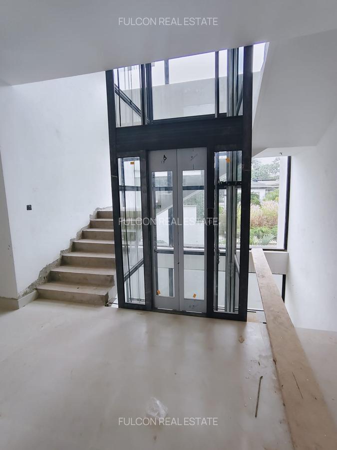 6 Bed Villa with En Suite in Lavington - 6