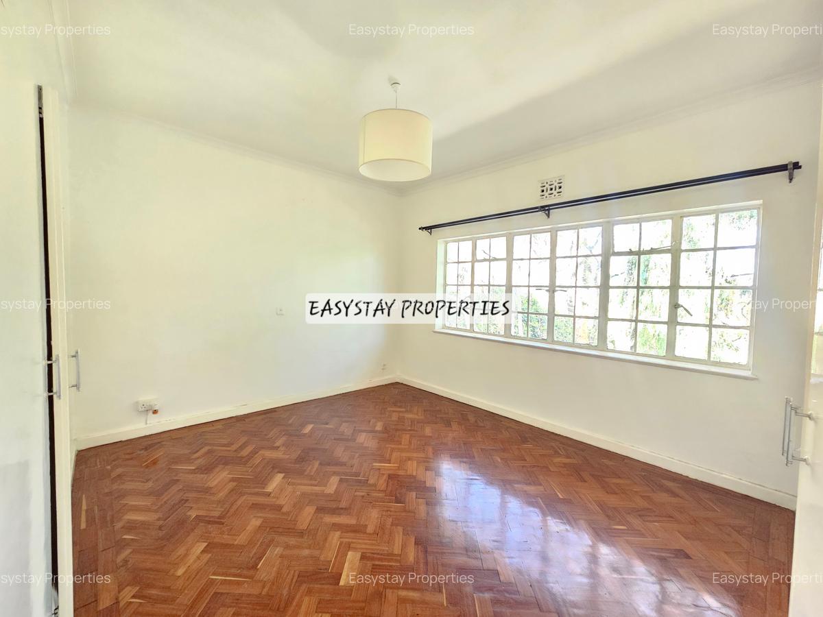4 Bed House with En Suite in Lavington - 5