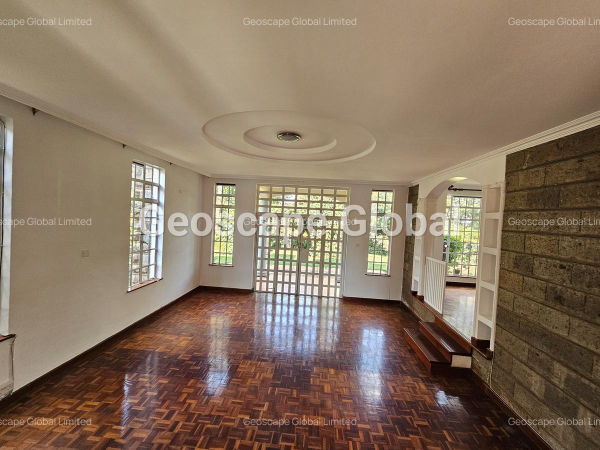 4 Bed House with En Suite in Rosslyn - 3
