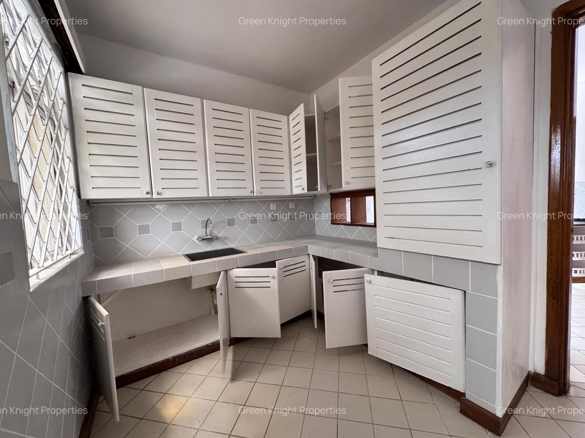 4 Bed Townhouse with En Suite in Kilimani - 5
