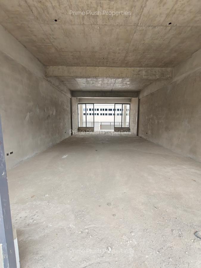 840 ft² Shop with Parking in Karen - 5