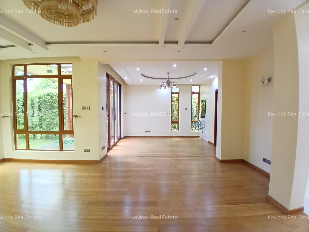 5 Bed Townhouse with En Suite at Lavington Green - 8