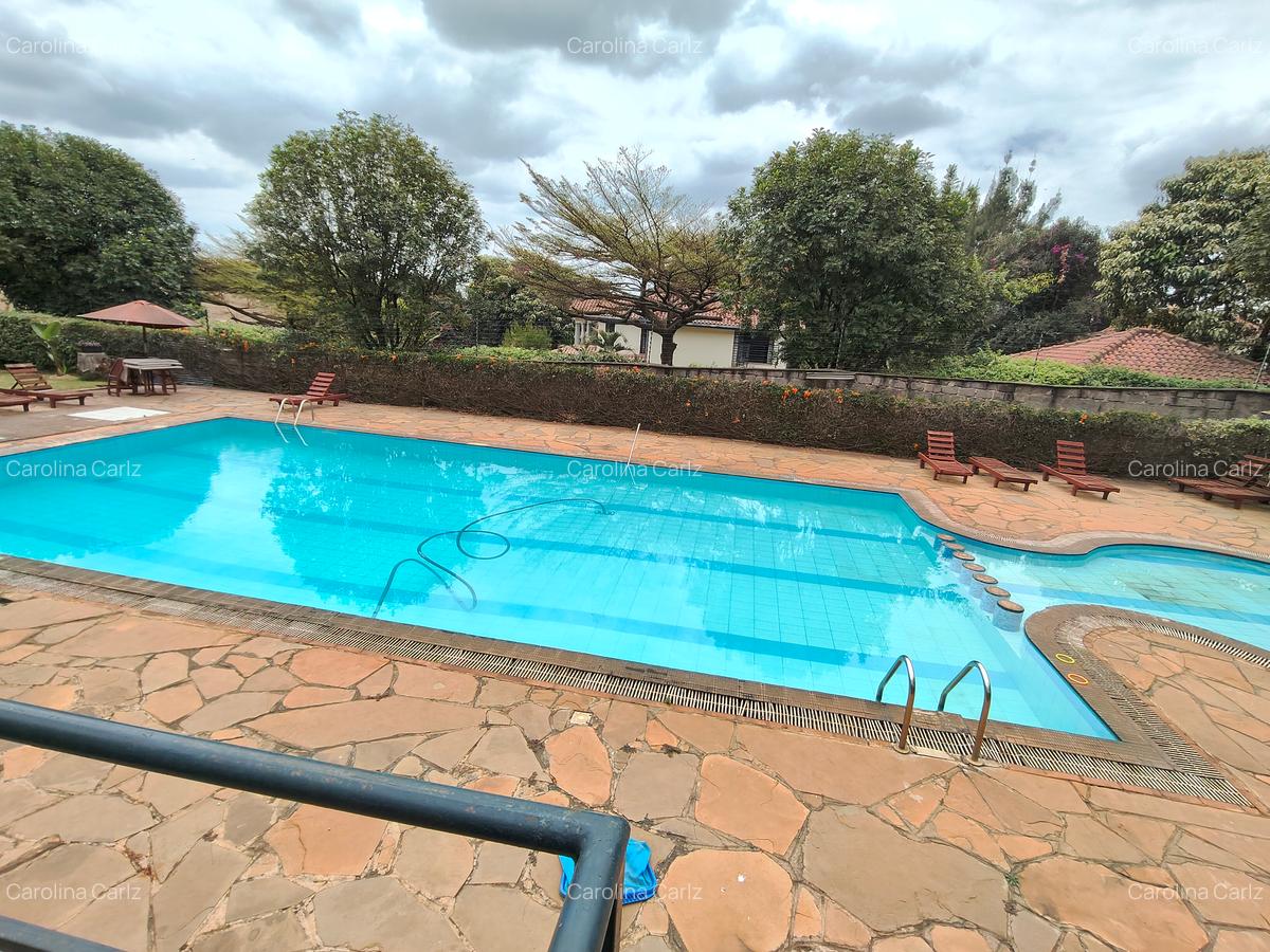 5 Bed House with En Suite at Rosslyn - 14