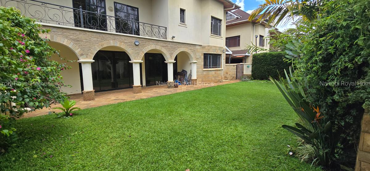 5 Bed Townhouse with En Suite at Lavington Green - 5