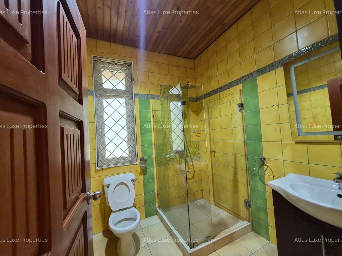 4 Bed Townhouse with En Suite at Rosslyn - 14