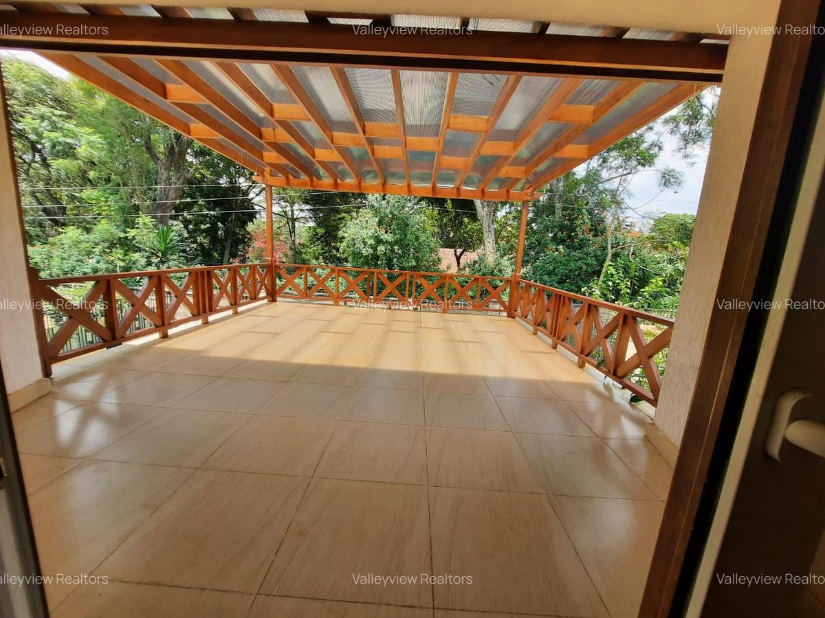5 Bed Townhouse with En Suite at Lavington - 18