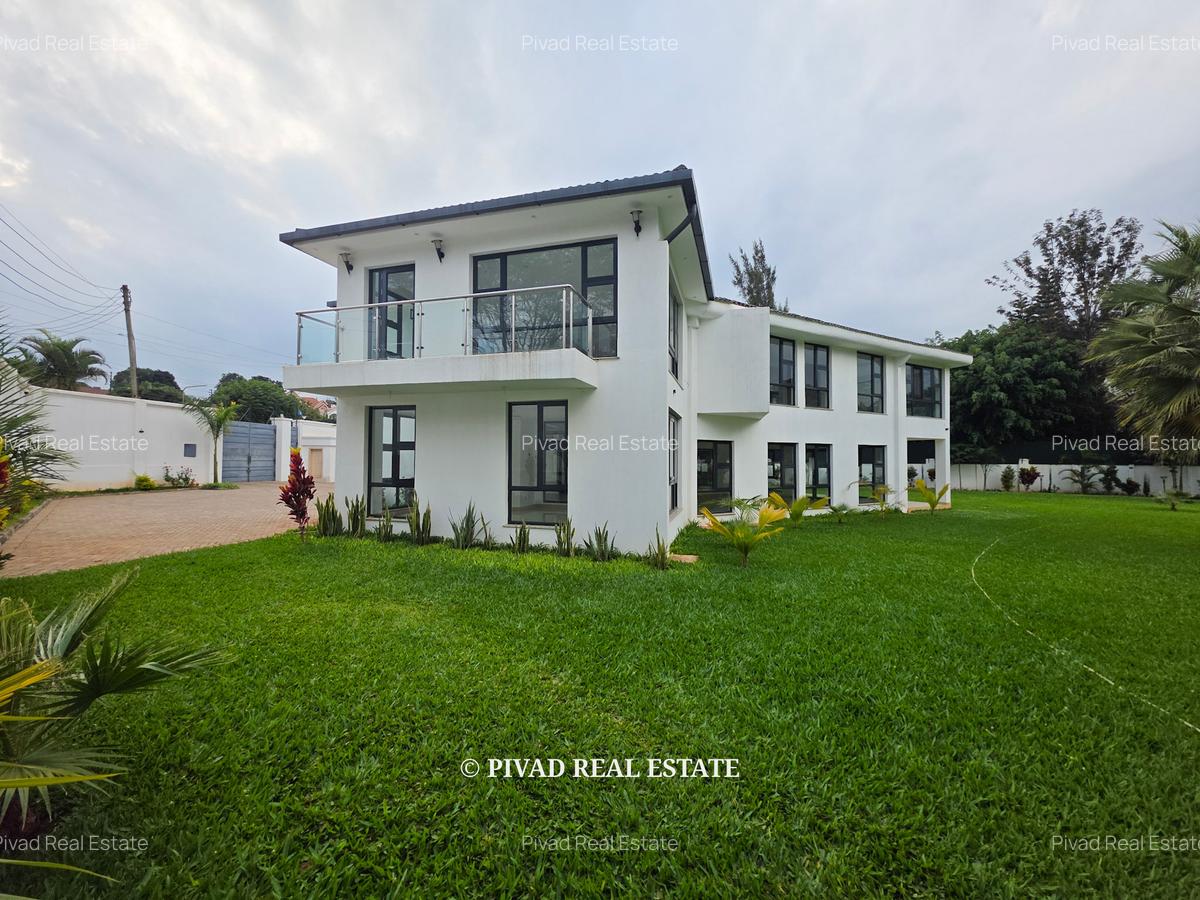 6 Bed House with Garden in Runda - 1