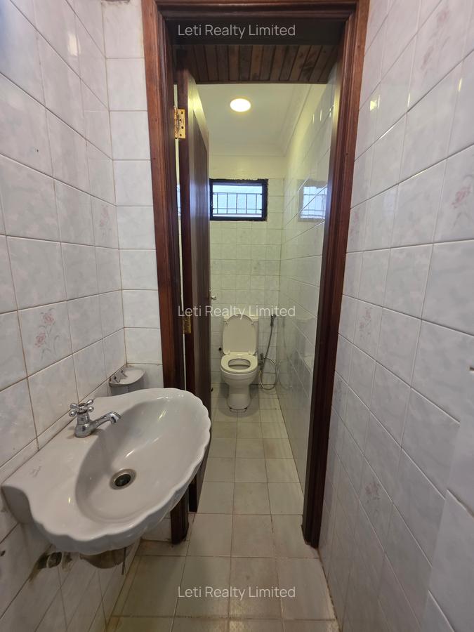 6 Bed Townhouse with En Suite in Langata - 8