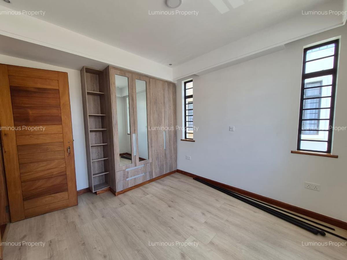 4 Bed House with En Suite at Membley - 7