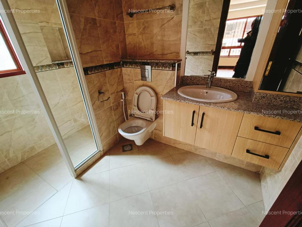 5 Bed Villa with En Suite in Spring Valley - 18