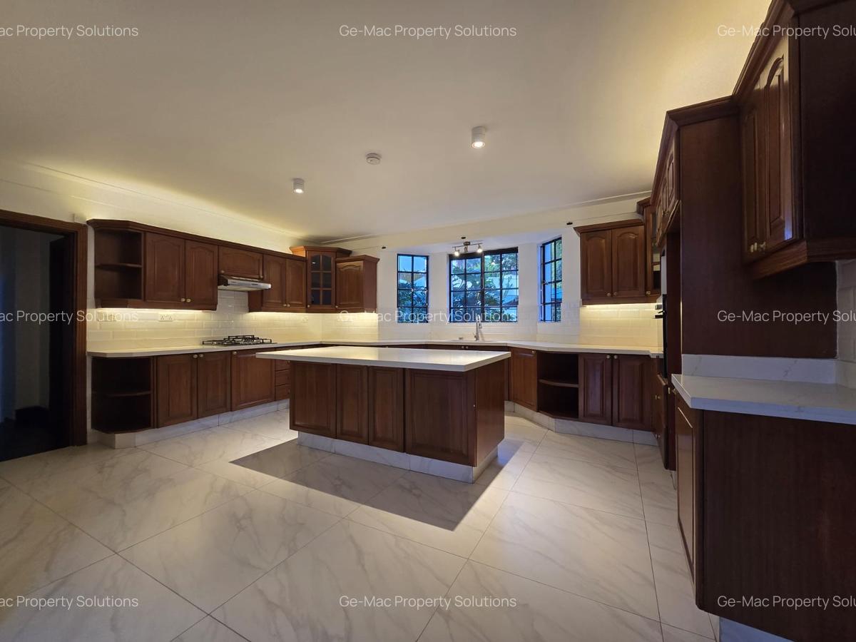 5 Bed House with En Suite in Nyari - 4