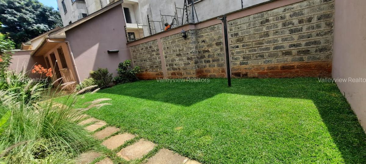 5 Bed Townhouse with En Suite at Lavington - 9