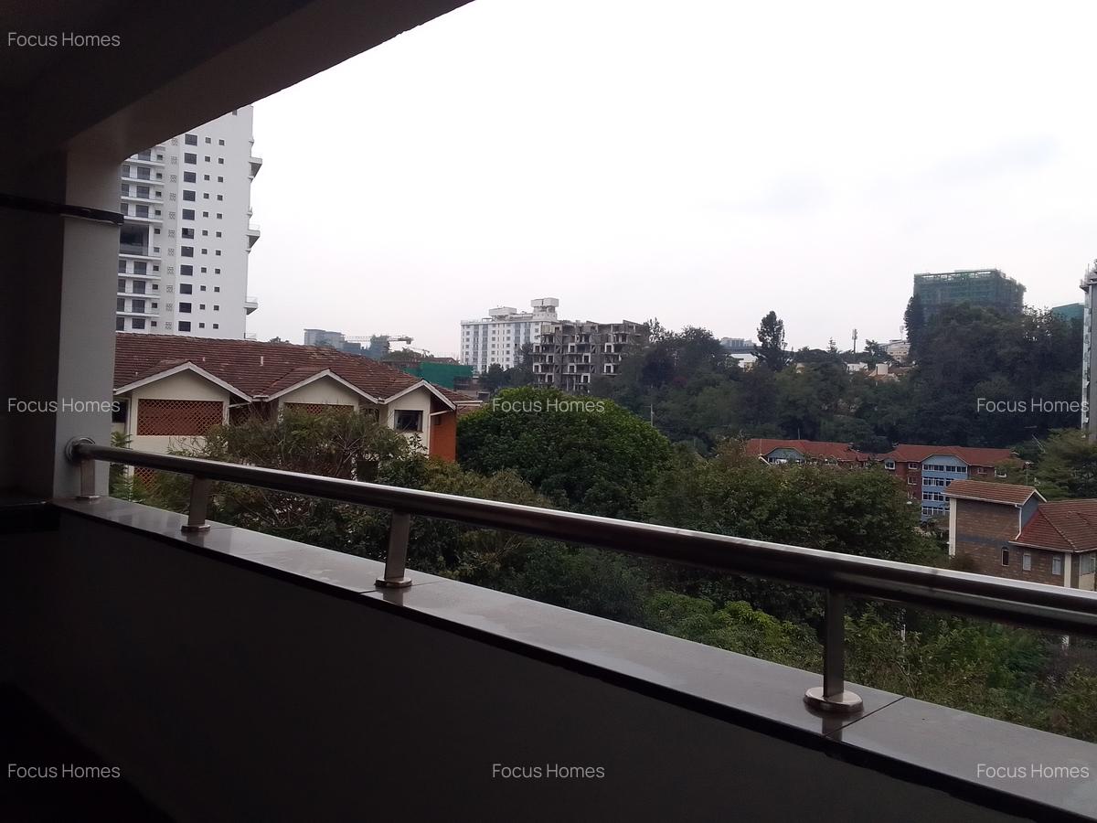 3 Bed Apartment with En Suite in Riverside - 2