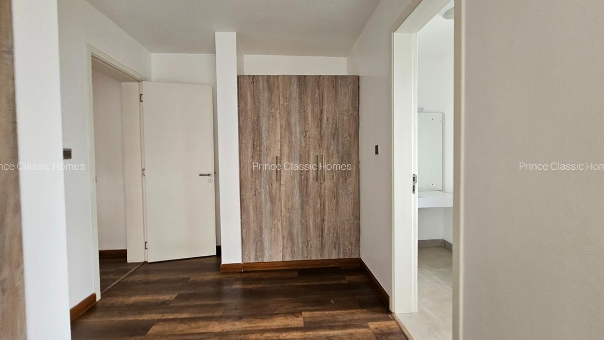 5 Bed Townhouse with En Suite in Lavington - 2