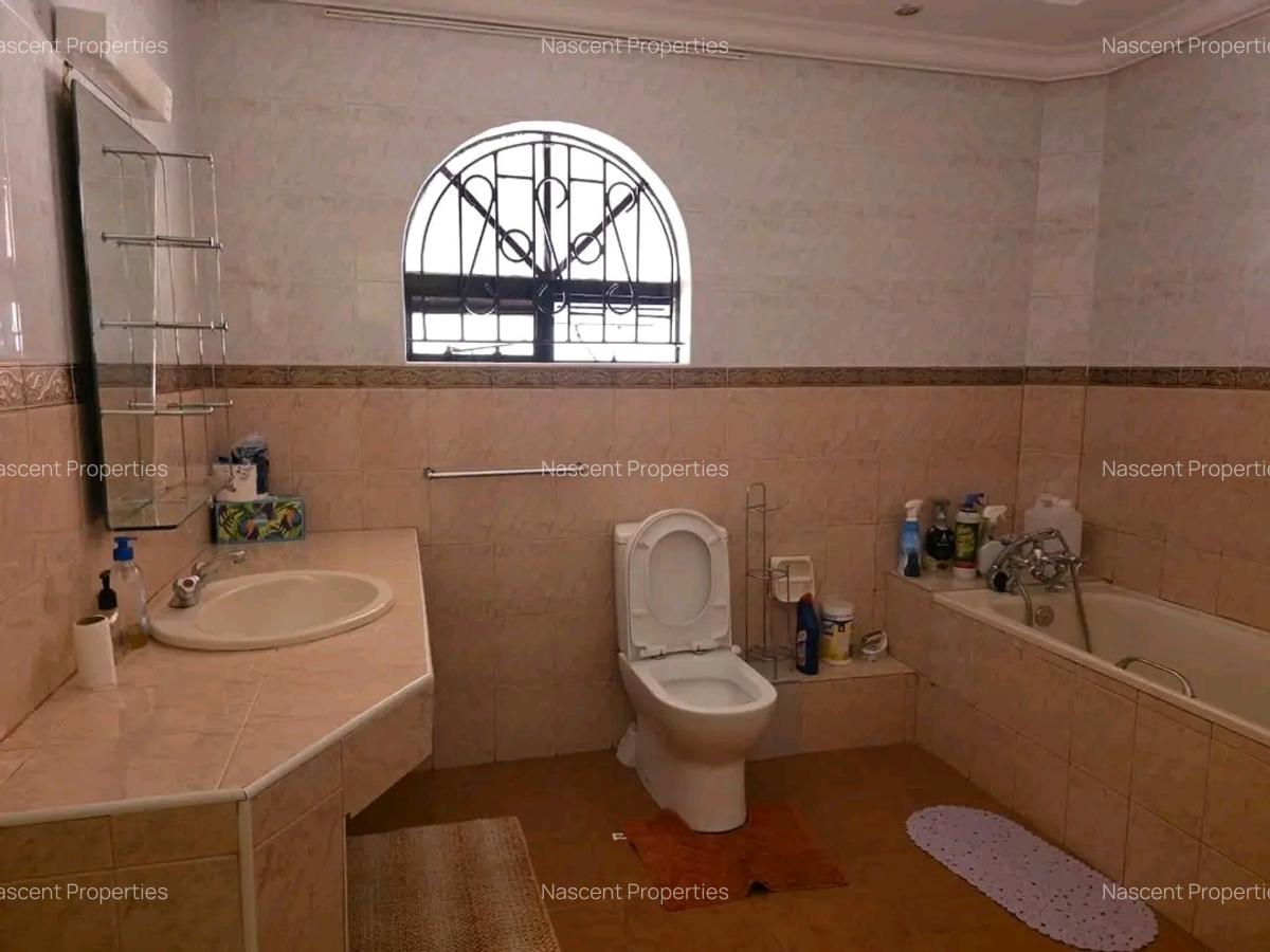 4 Bed House with En Suite in Spring Valley - 15