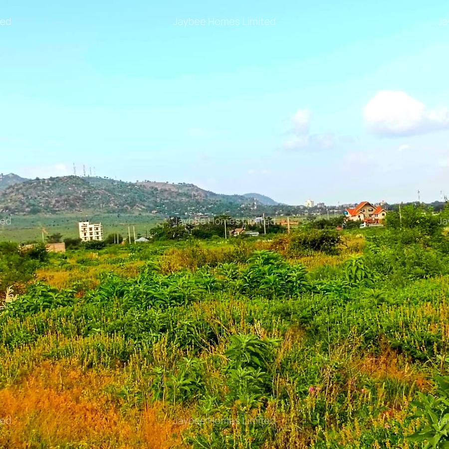 5,000 ft² Land at Voi - 3