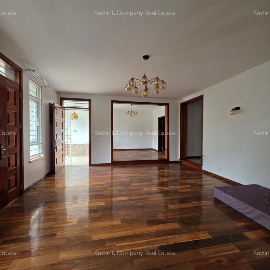 5 Bed Townhouse with En Suite in Lavington - 3