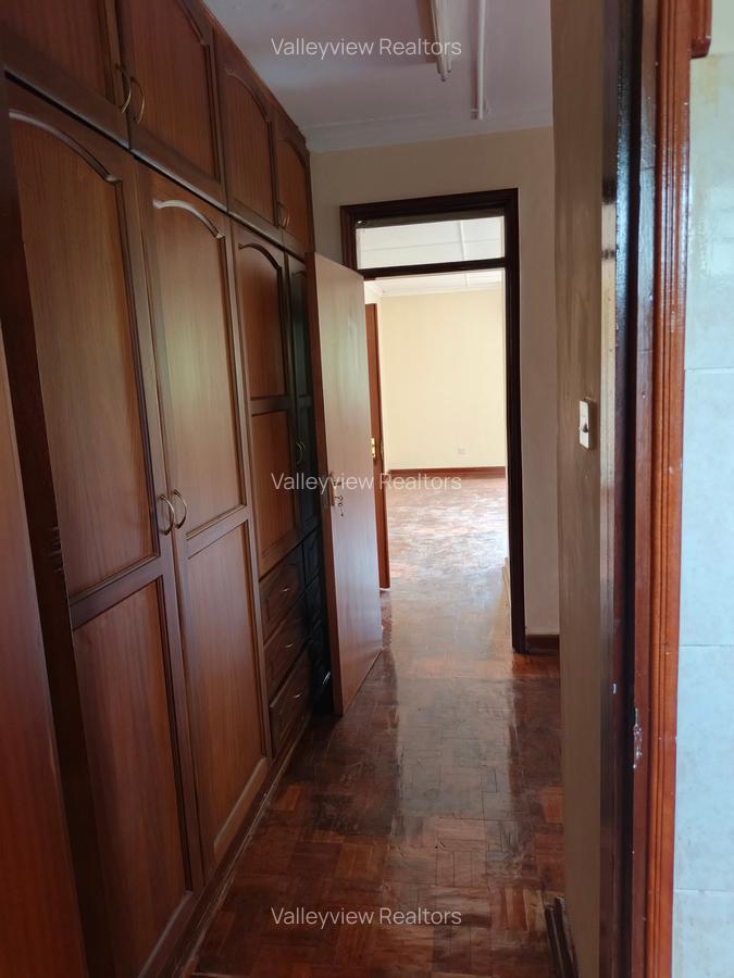 4 Bed Townhouse with En Suite at Lavington - 20