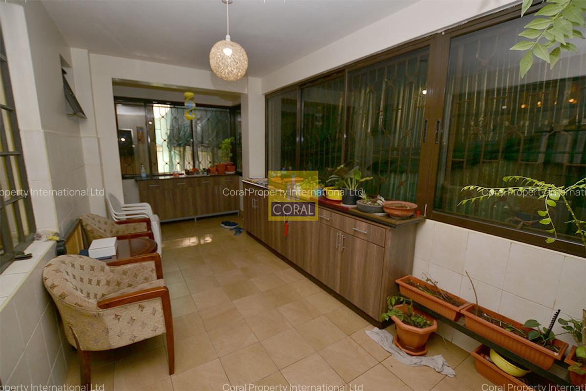 3 Bed Apartment with Lift in Parklands - 8