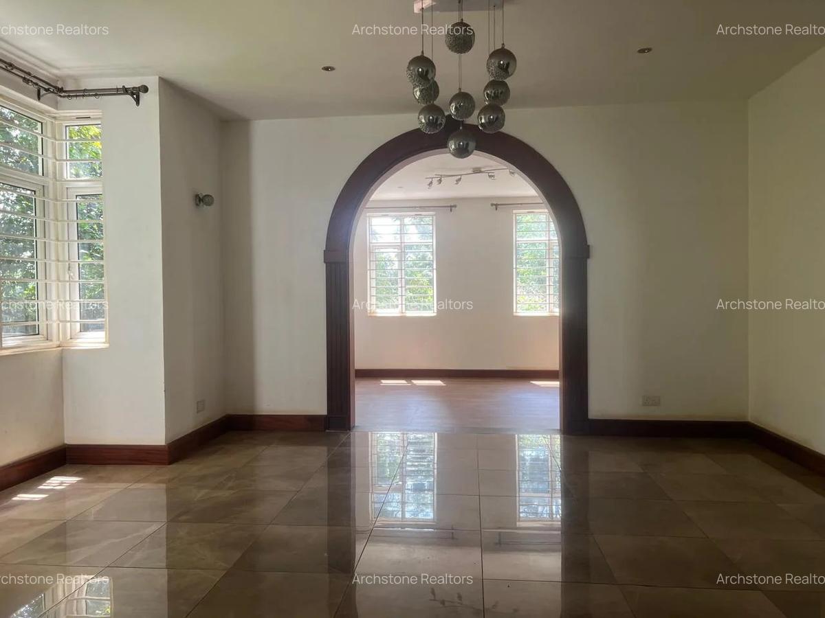 5 Bed Townhouse with En Suite in Rosslyn - 11