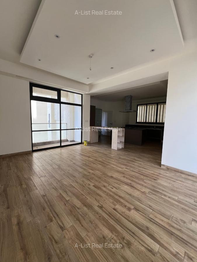 4 Bed Apartment with En Suite at Riverside Drive - 6