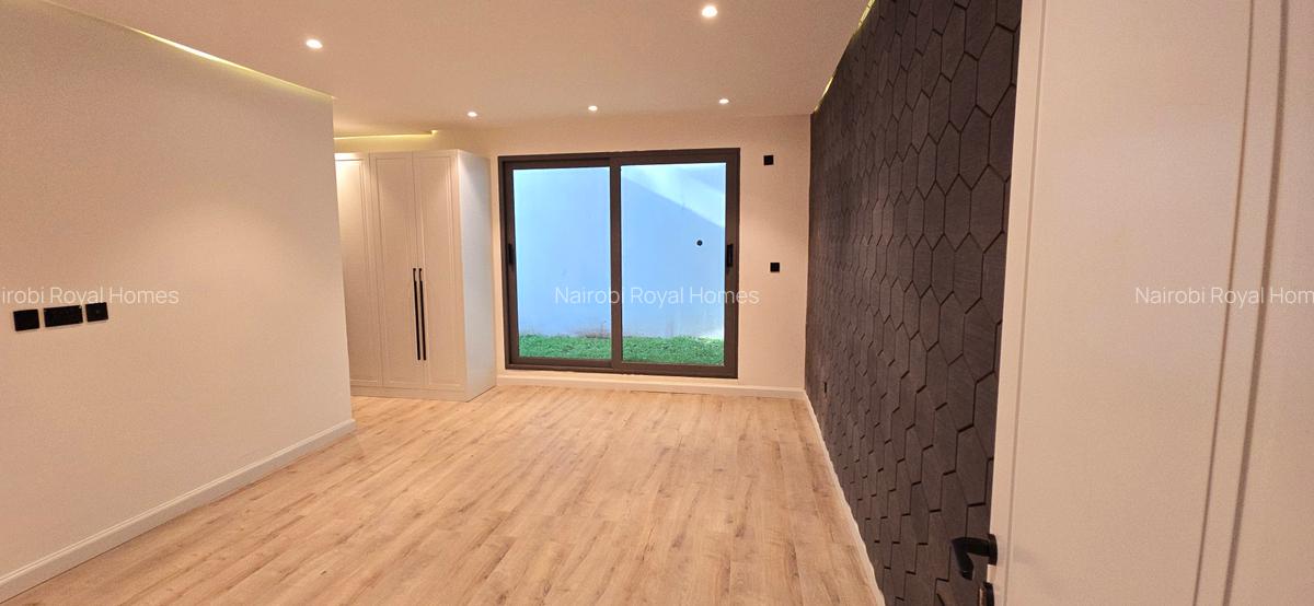 5 Bed House with En Suite at Lavington Green - 13