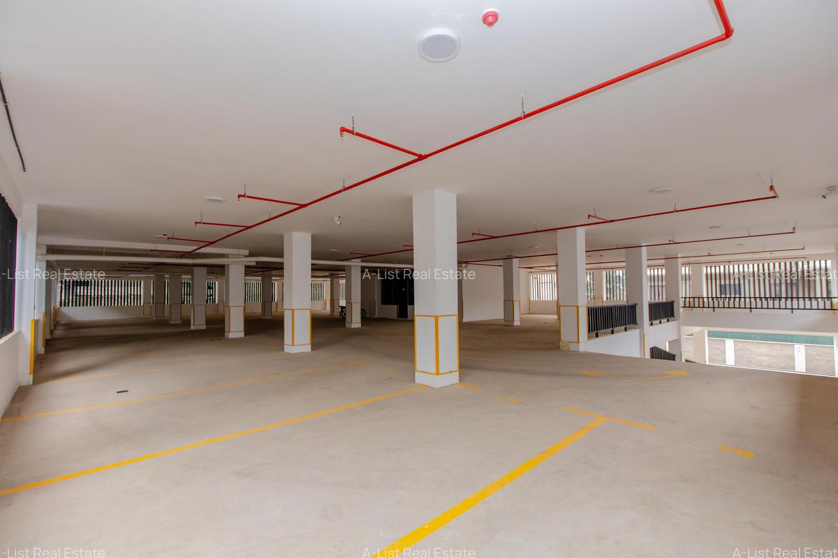 2,500 ft² Commercial Property with Service Charge Included at Brookside Close - 14