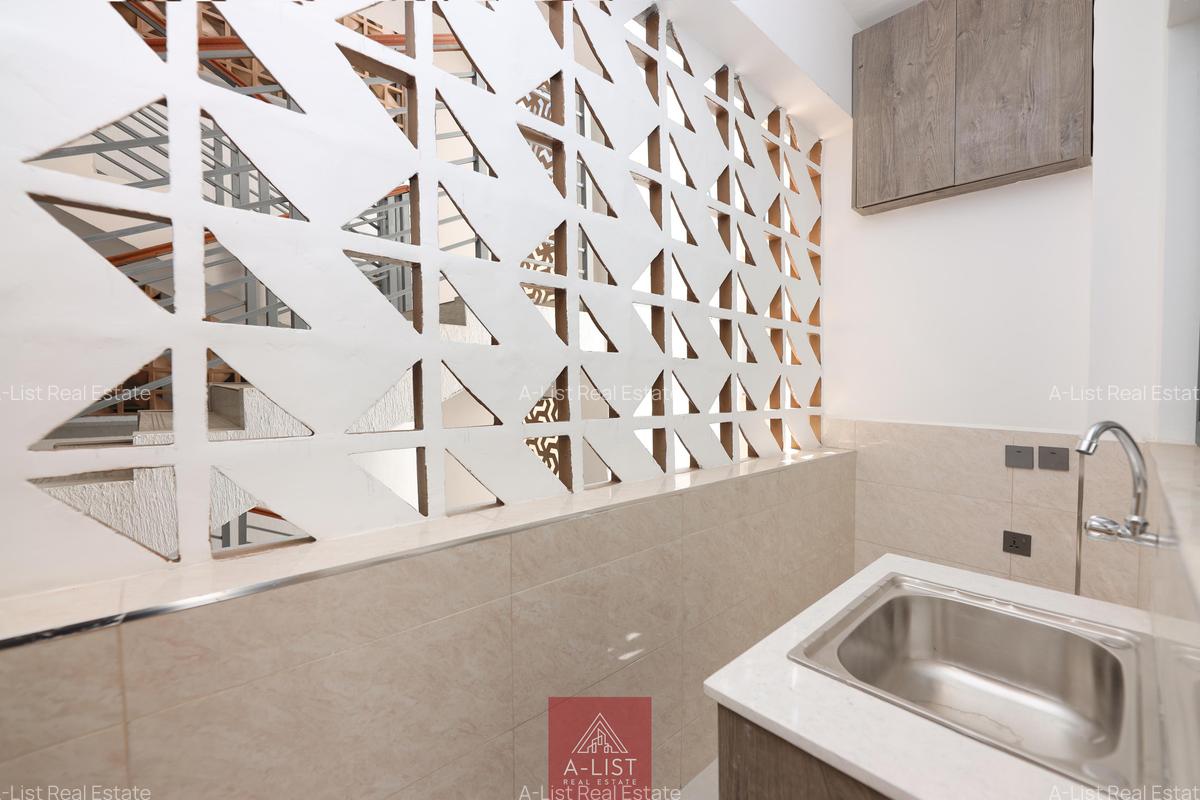 3 Bed Apartment with En Suite at Brookside Drive - 16