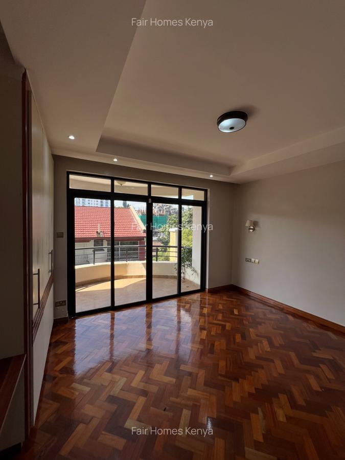 4 Bed Apartment with En Suite at Riverside Drive - 11