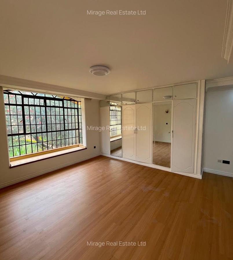 3 Bed Apartment with En Suite in Lavington - 13