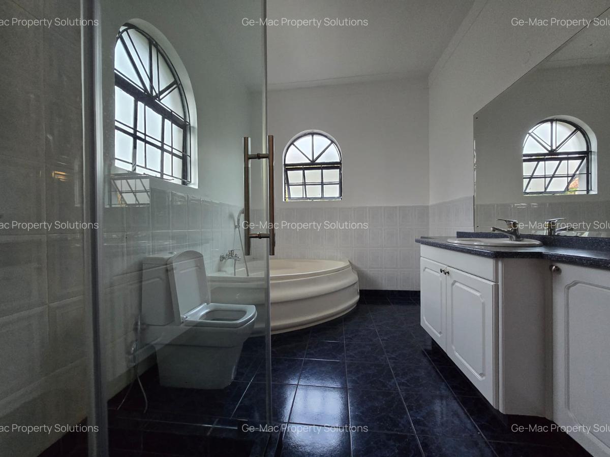 5 Bed House with En Suite in Nyari - 10
