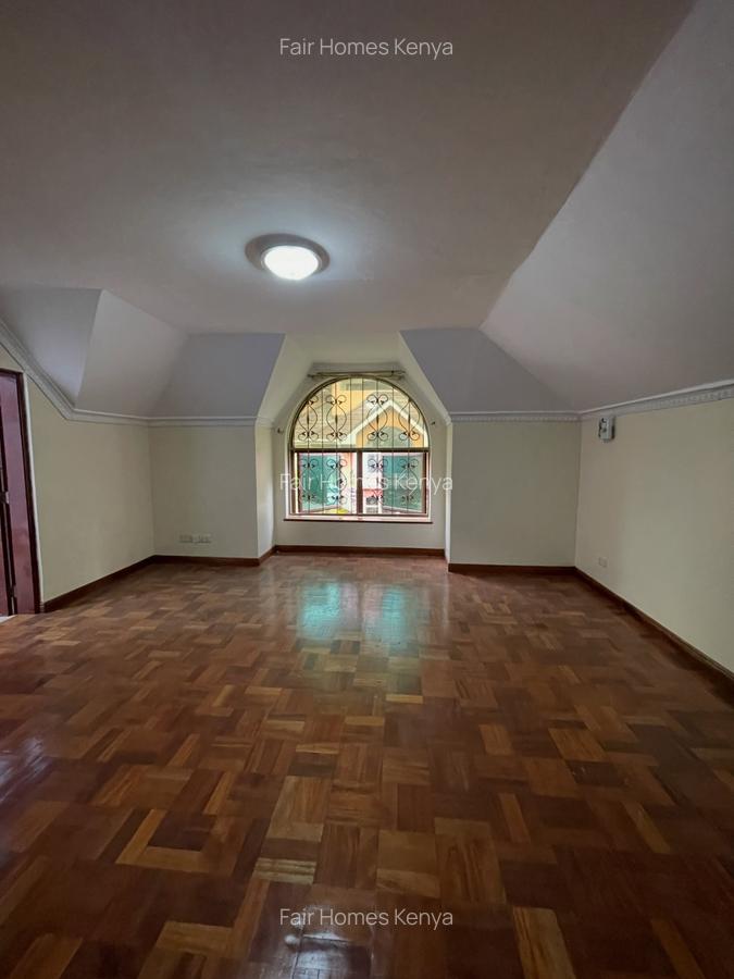 5 Bed Townhouse with En Suite at Othaya Road - 17