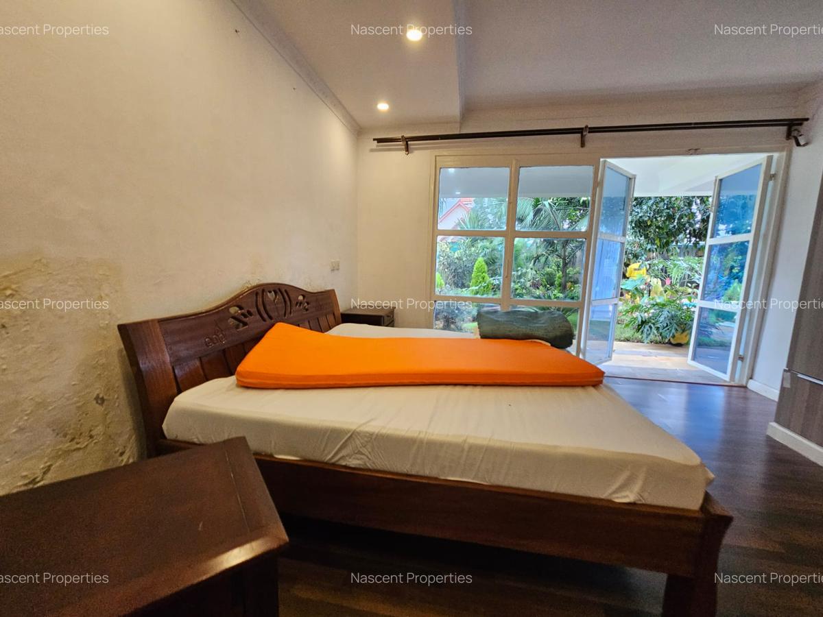 6 Bed House with En Suite in Runda - 15