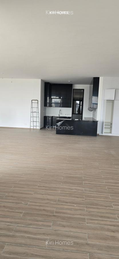 3 Bed Apartment with En Suite in Lavington - 4