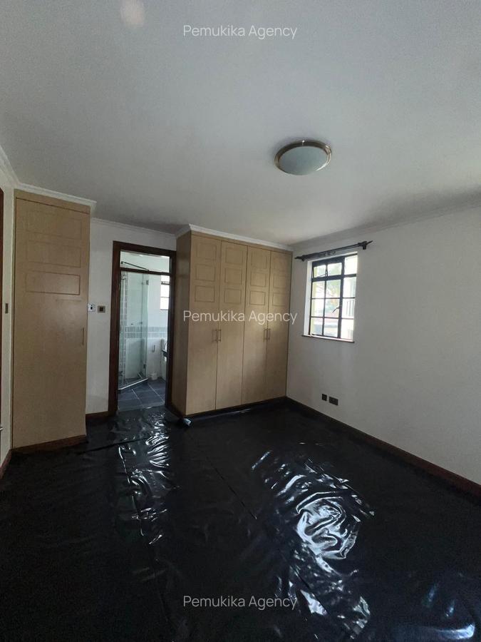 5 Bed Townhouse with En Suite in Lavington - 12
