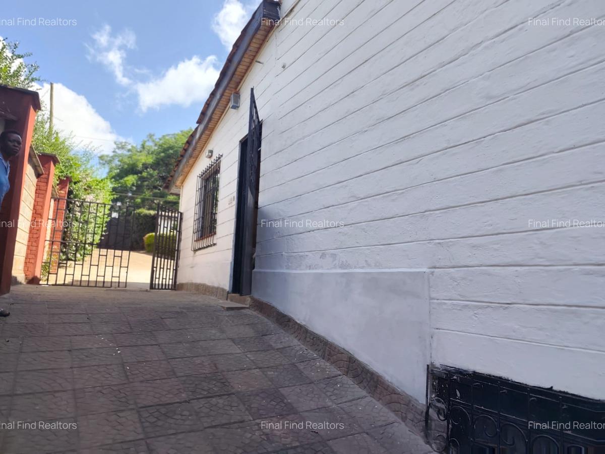 Serviced 2 Bed Apartment with En Suite in Runda - 9