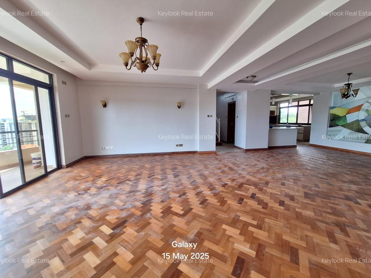 4 Bed Apartment with En Suite at Riverside Drive - 19