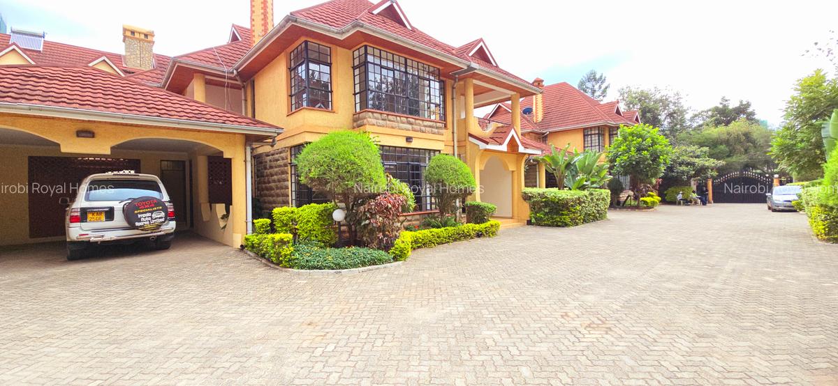 5 Bed Townhouse with En Suite at Lavington Road - 5