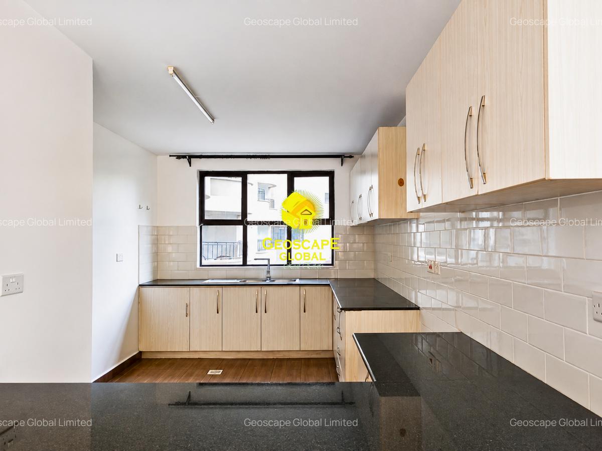 3 Bed Apartment with En Suite in Riverside - 6