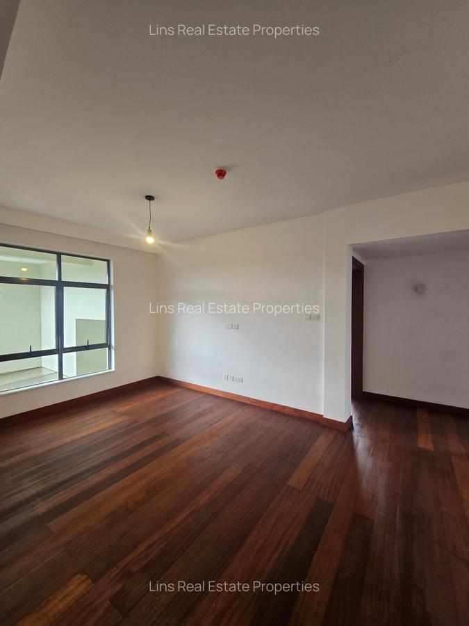 4 Bed Apartment with En Suite in Rosslyn - 17