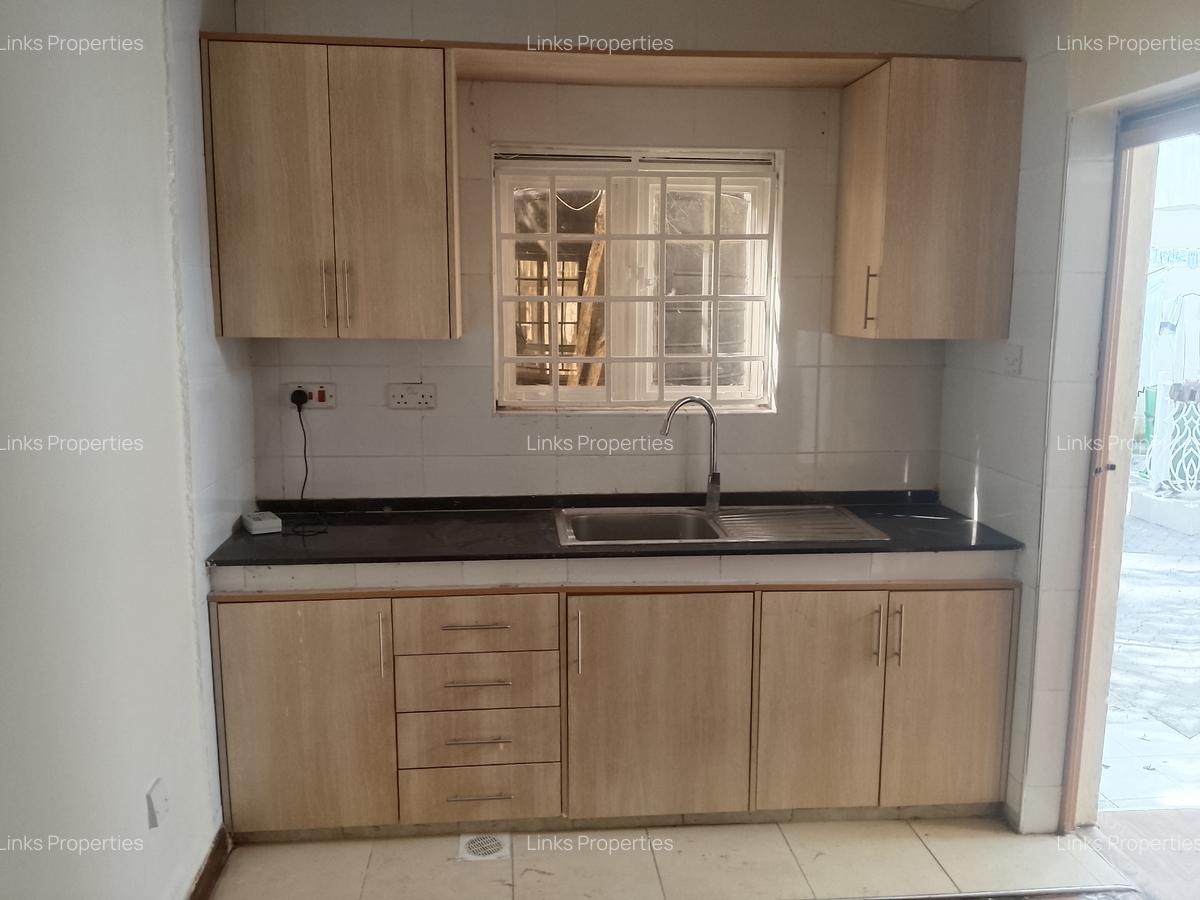 1 Bed House with En Suite at Karen - 5