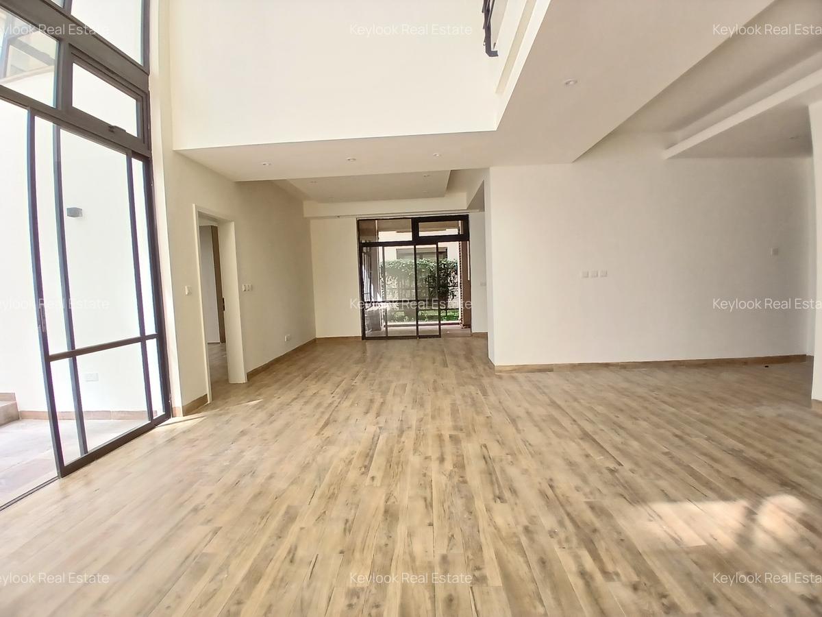 4 Bed Apartment with En Suite at Riverside Drive - 9