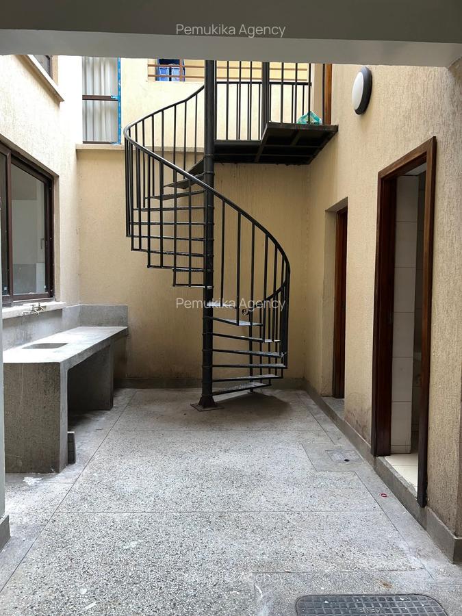 5 Bed Townhouse with En Suite in Lavington - 2