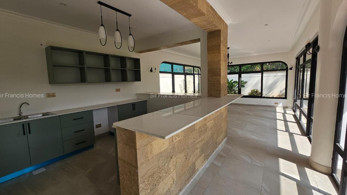 Serviced 5 Bed Apartment with En Suite in Runda - 3