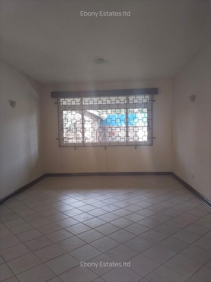 5 Bed Townhouse with En Suite in Lavington - 3