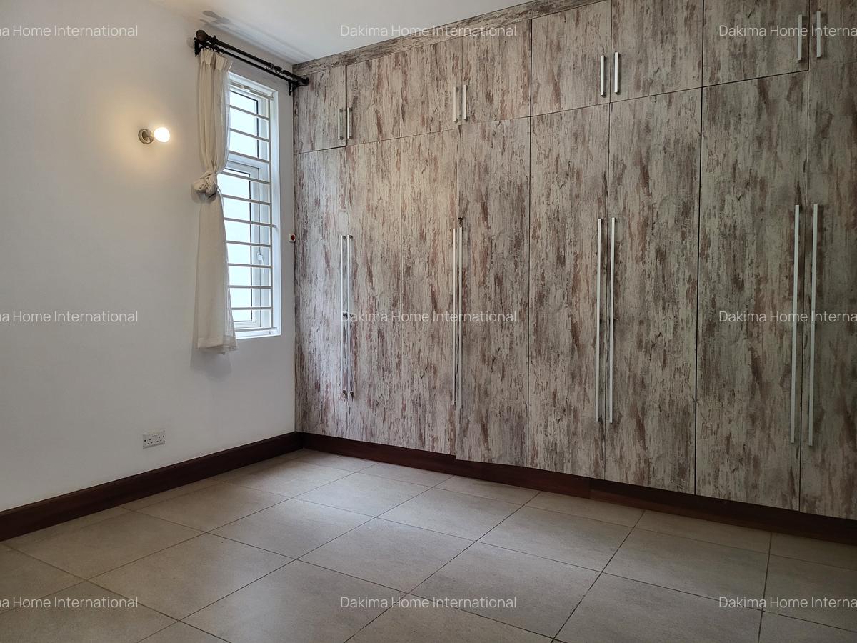 5 Bed Townhouse with En Suite in Rosslyn - 9